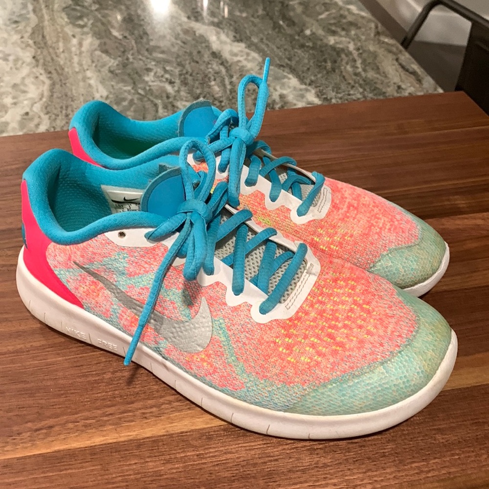 🍁4/$15🍁Youth size 5.5 Nike Free Rn shoes. EUC brightcolors lots of life left!